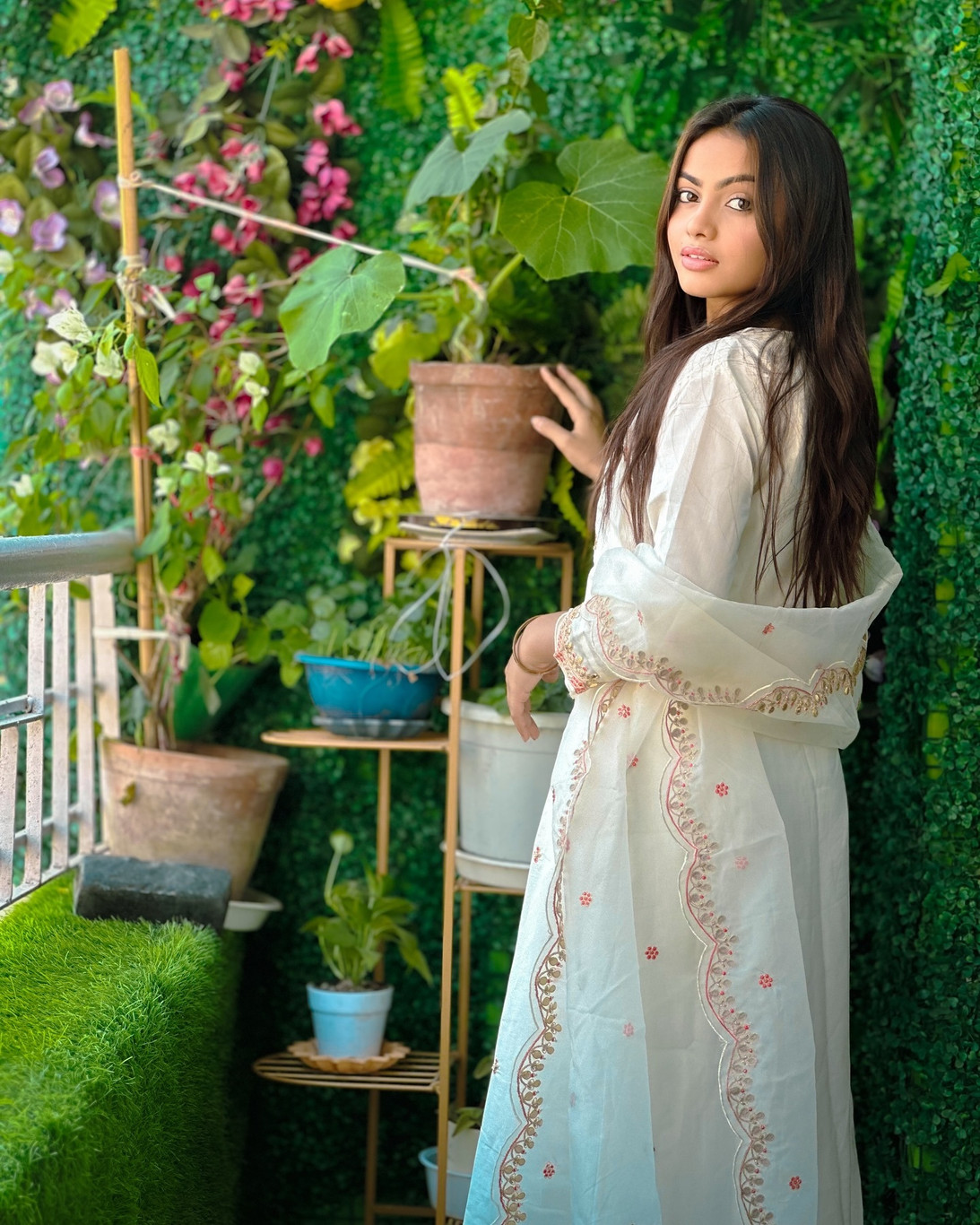 Trendy Women Embroidery Kurta - Image 3